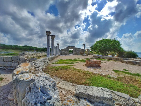 How to plan a visit to the historic Roman forts along Hadrian's Wall?